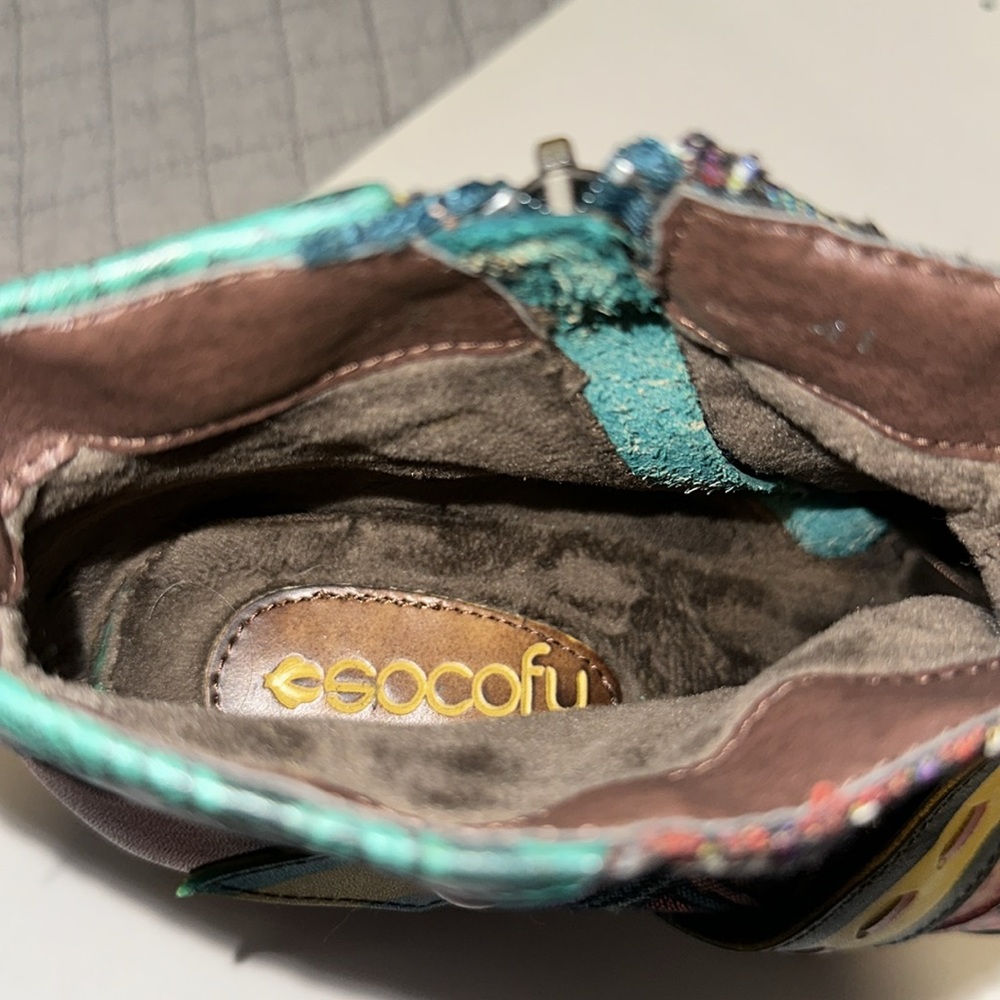 SoCoFy Ankle Boots - Picture 5 of 6